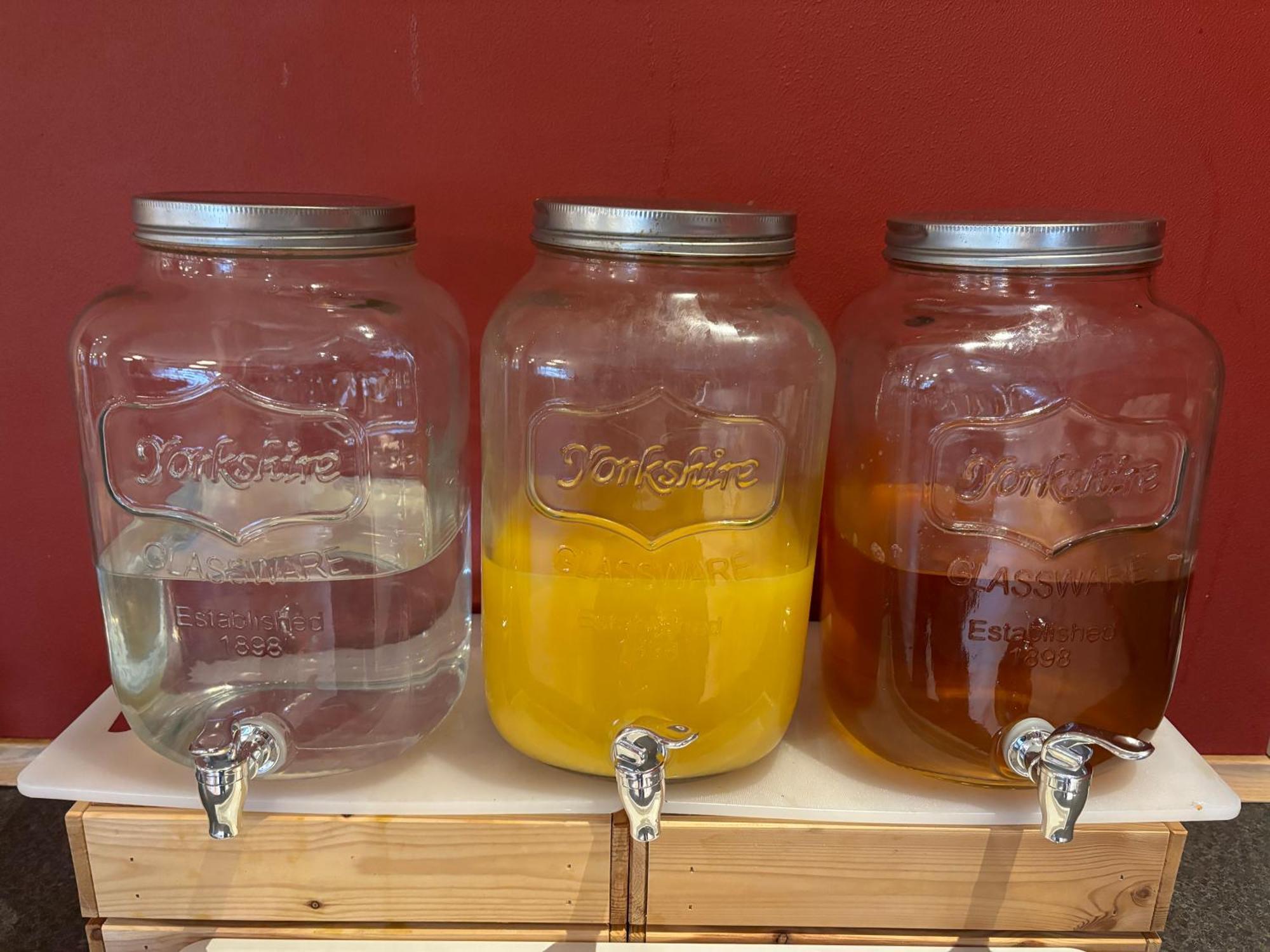 Danhostel Odense City Luaran gambar Mason jar beverage dispensers