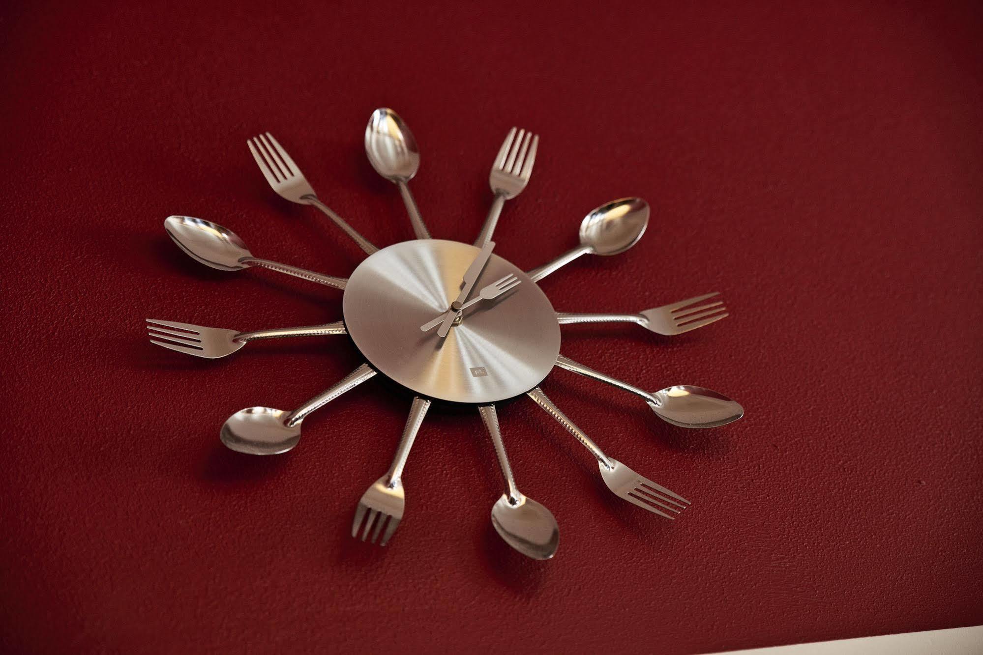 Danhostel Odense City Luaran gambar Clock made of cutlery