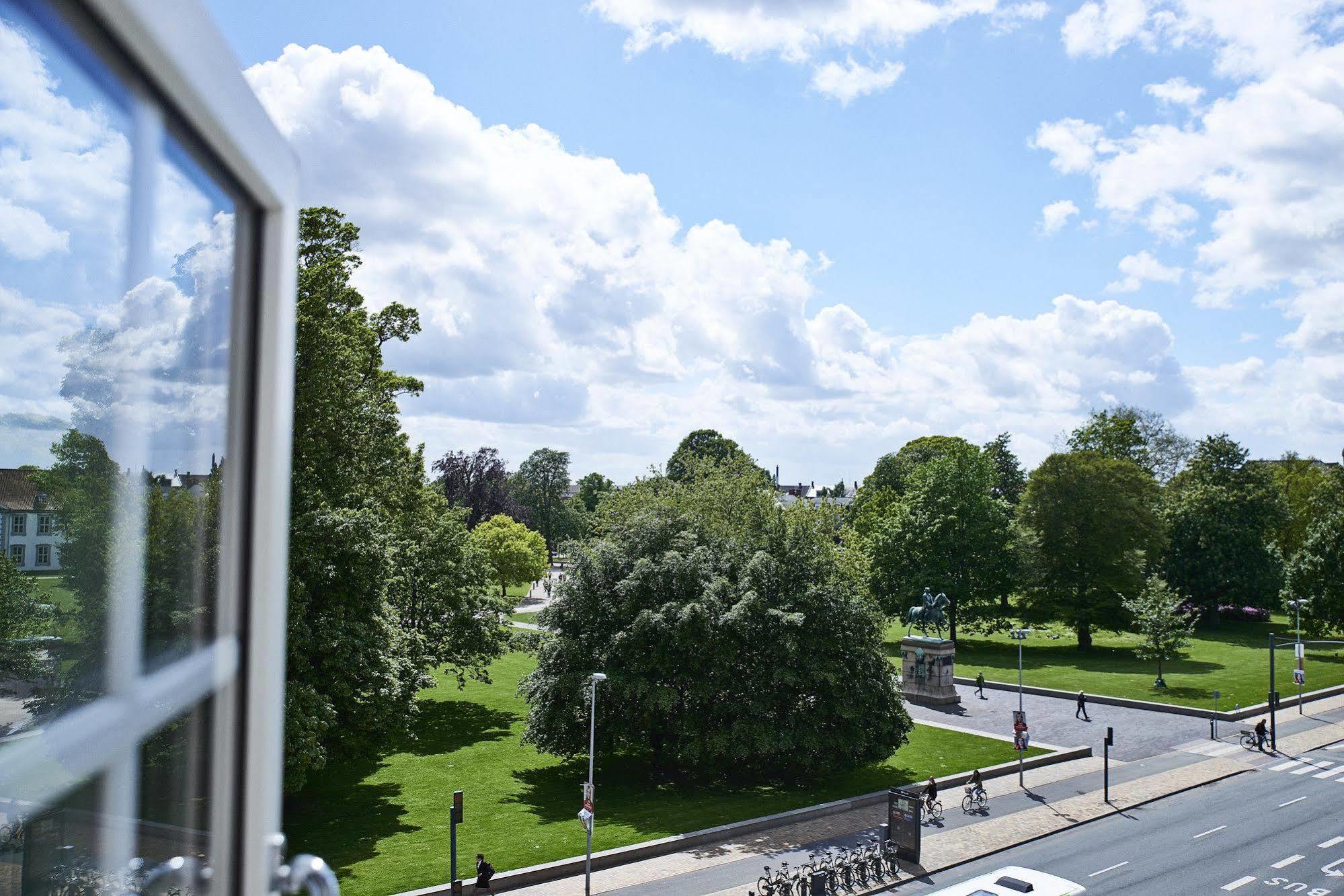 Danhostel Odense City Luaran gambar View of the park from the hotel